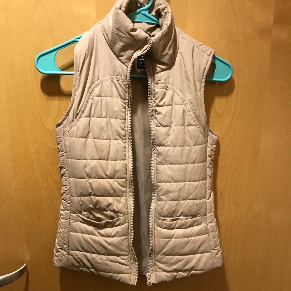 Tan vest with pockets